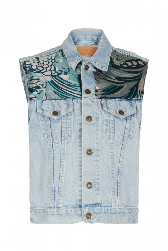 SLEEVELESS DENIM JACKET 