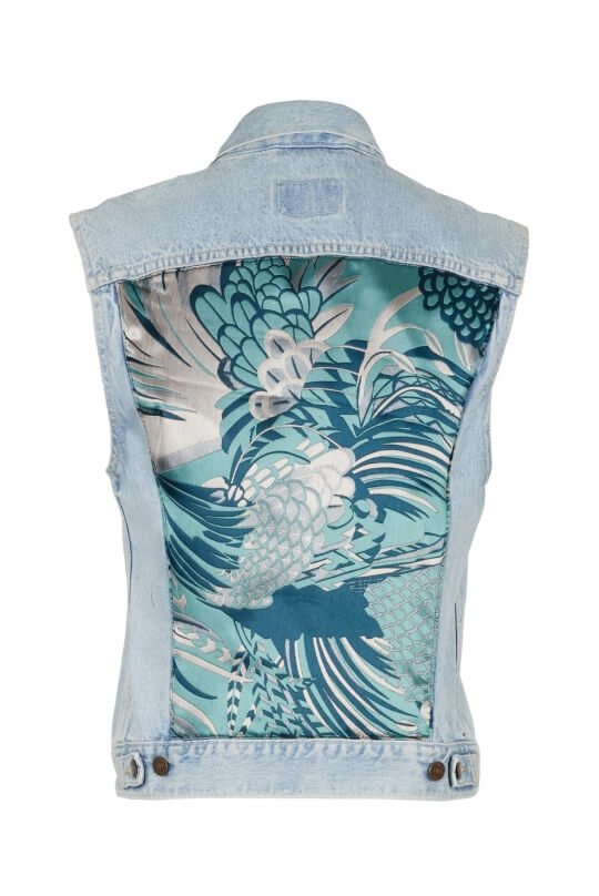 SLEEVELESS DENIM JACKET 