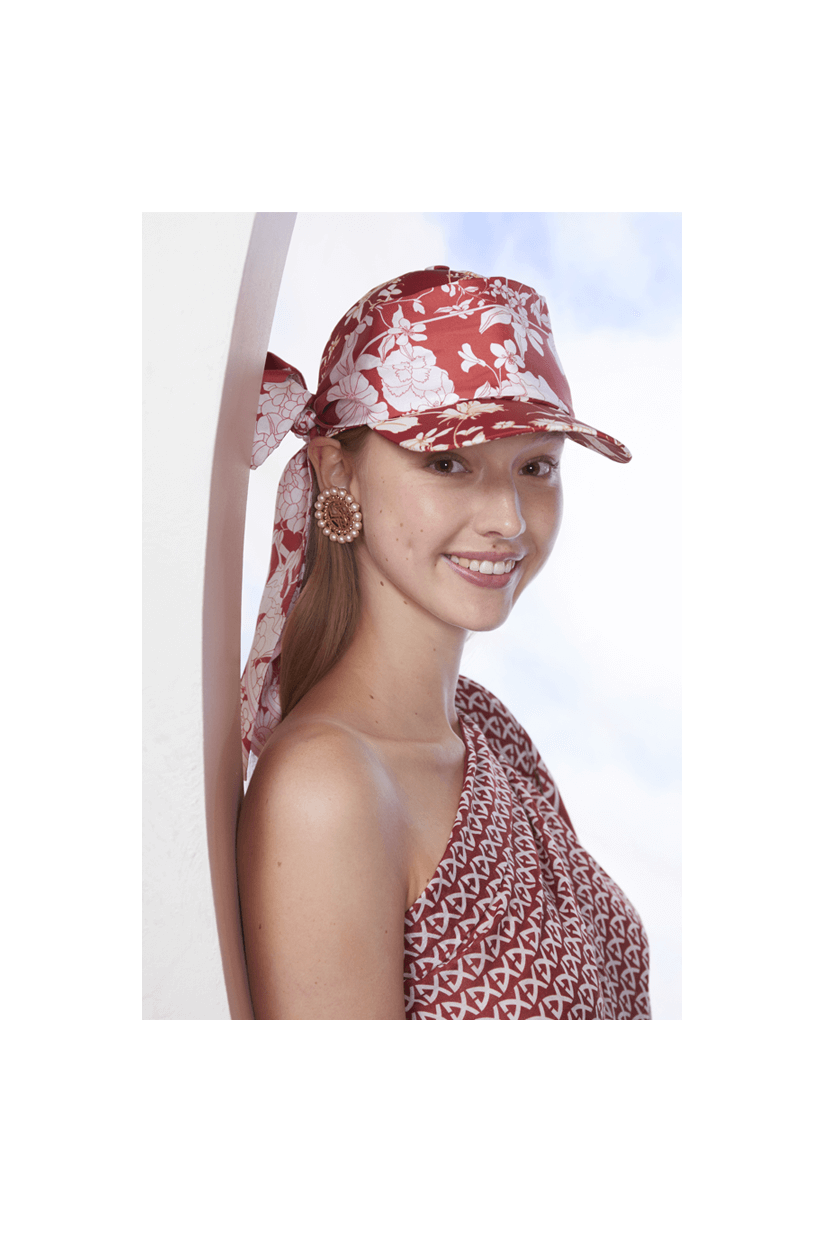 Casquette à fleurs rouge