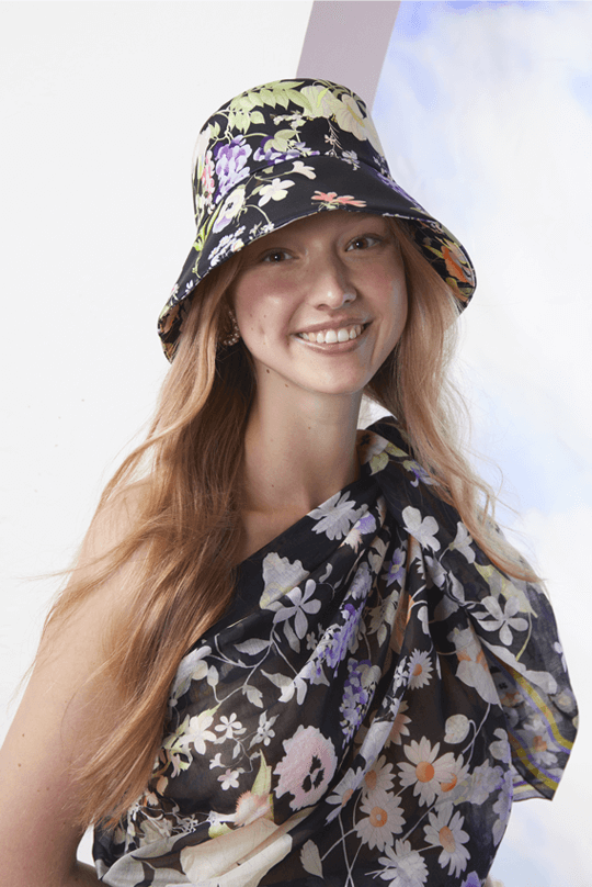 Bob à fleurs rose pâle