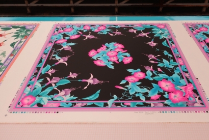 Dans les coulisses de la création des foulards en soie Leonard Paris